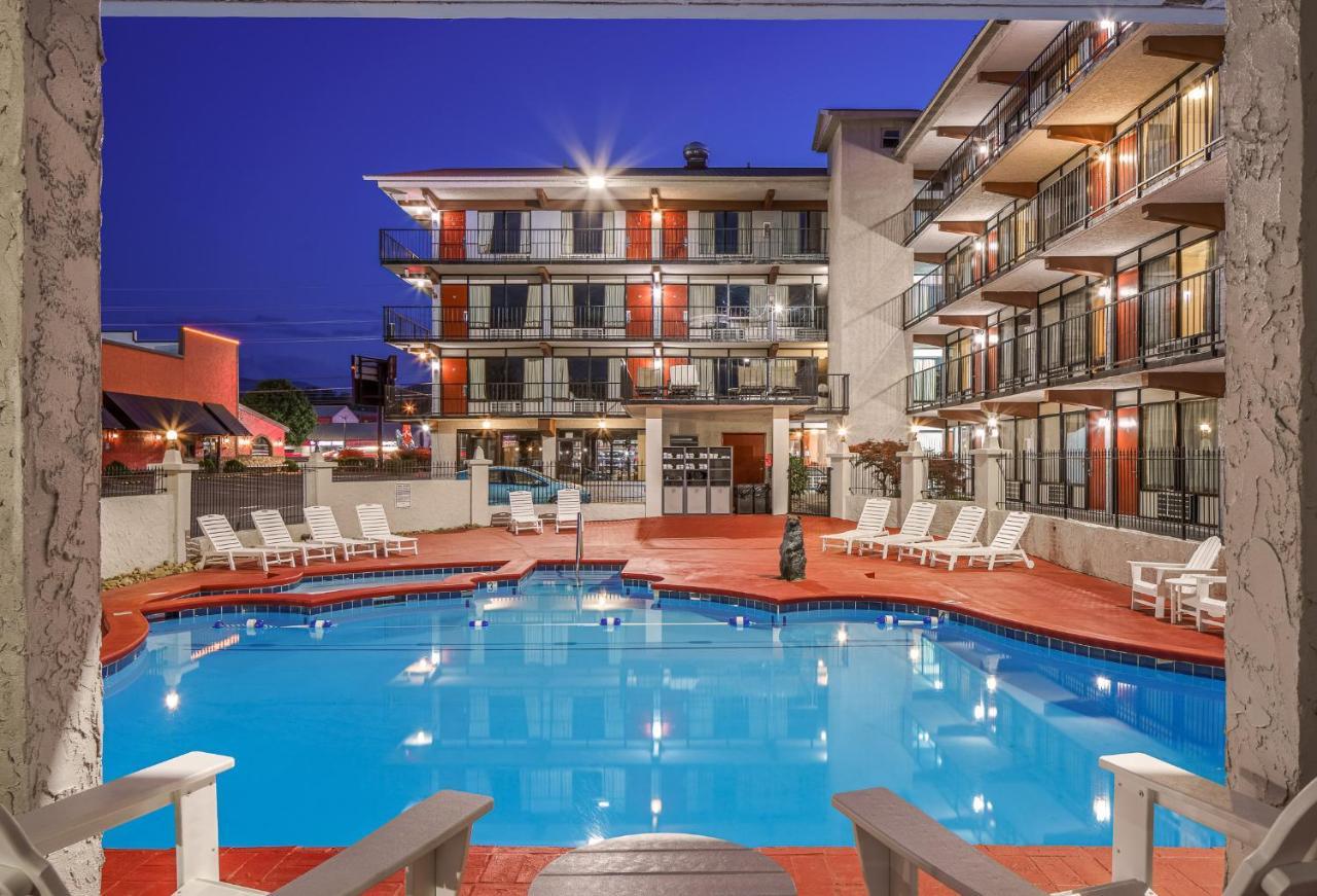 Americana Inn A Travelodge By Wyndham Pigeon Forge Exterior photo