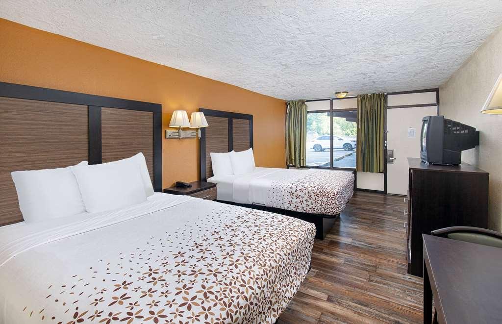 Americana Inn A Travelodge By Wyndham Pigeon Forge Room photo