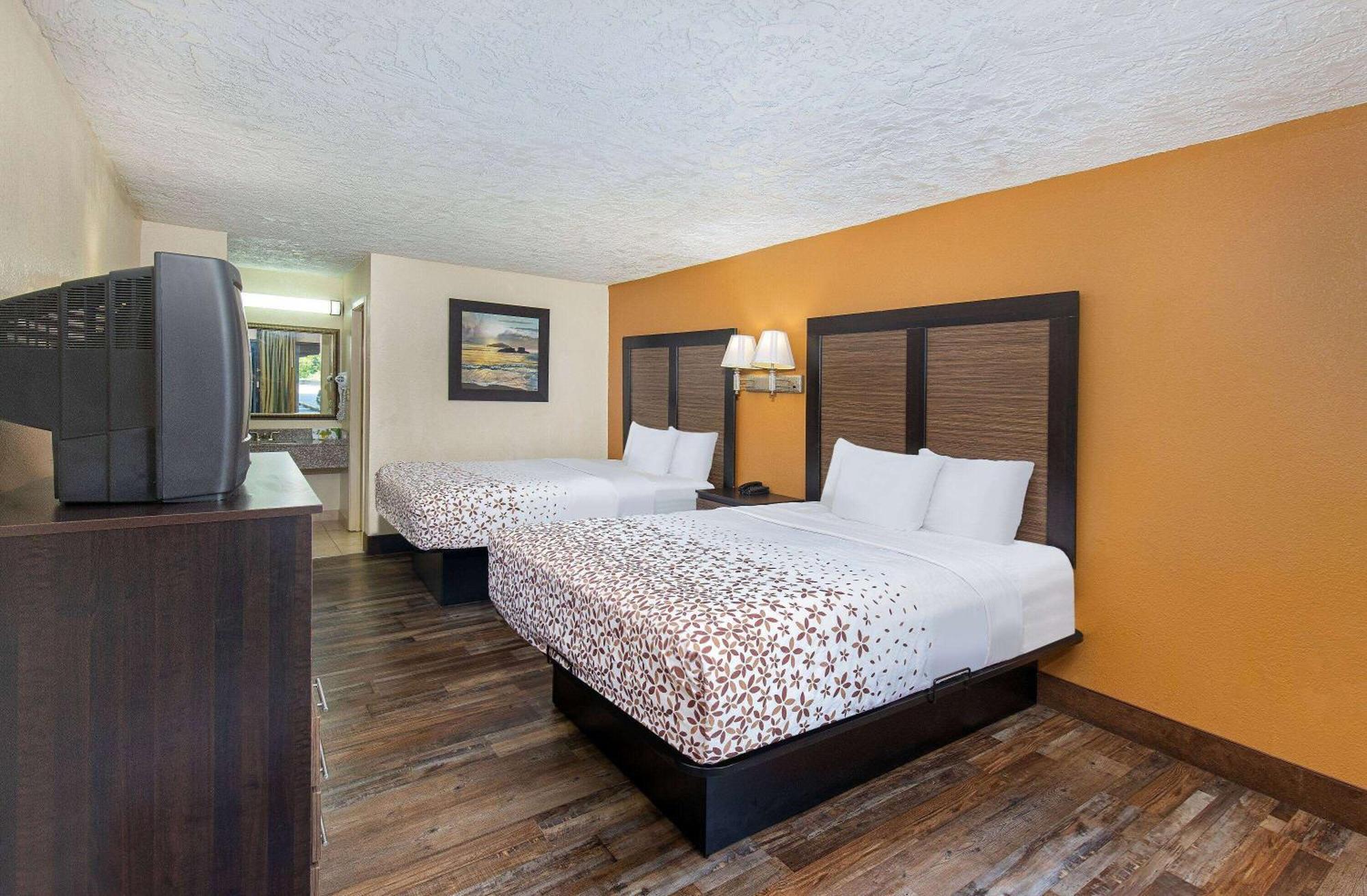 Americana Inn A Travelodge By Wyndham Pigeon Forge Exterior photo