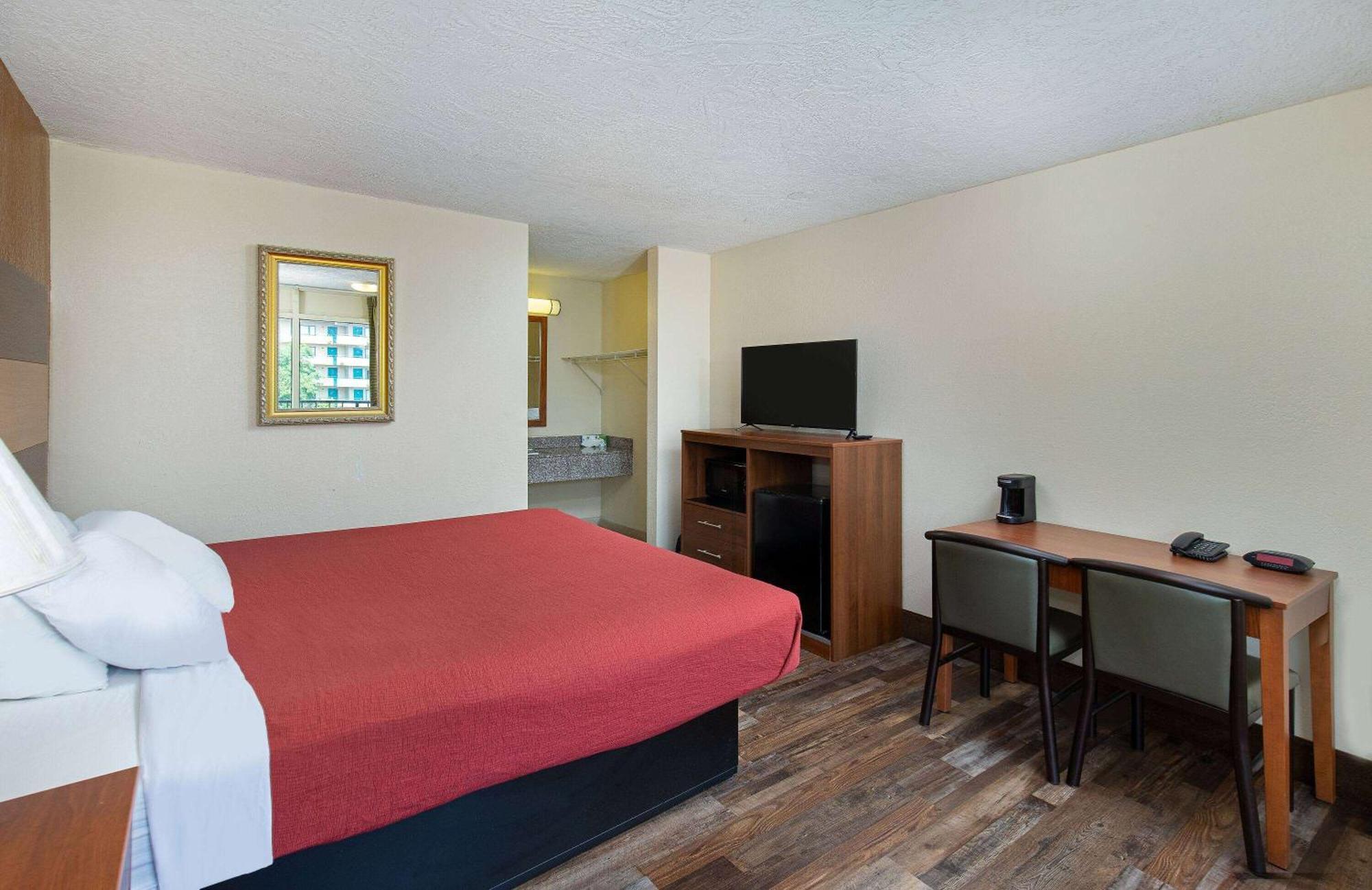 Americana Inn A Travelodge By Wyndham Pigeon Forge Exterior photo