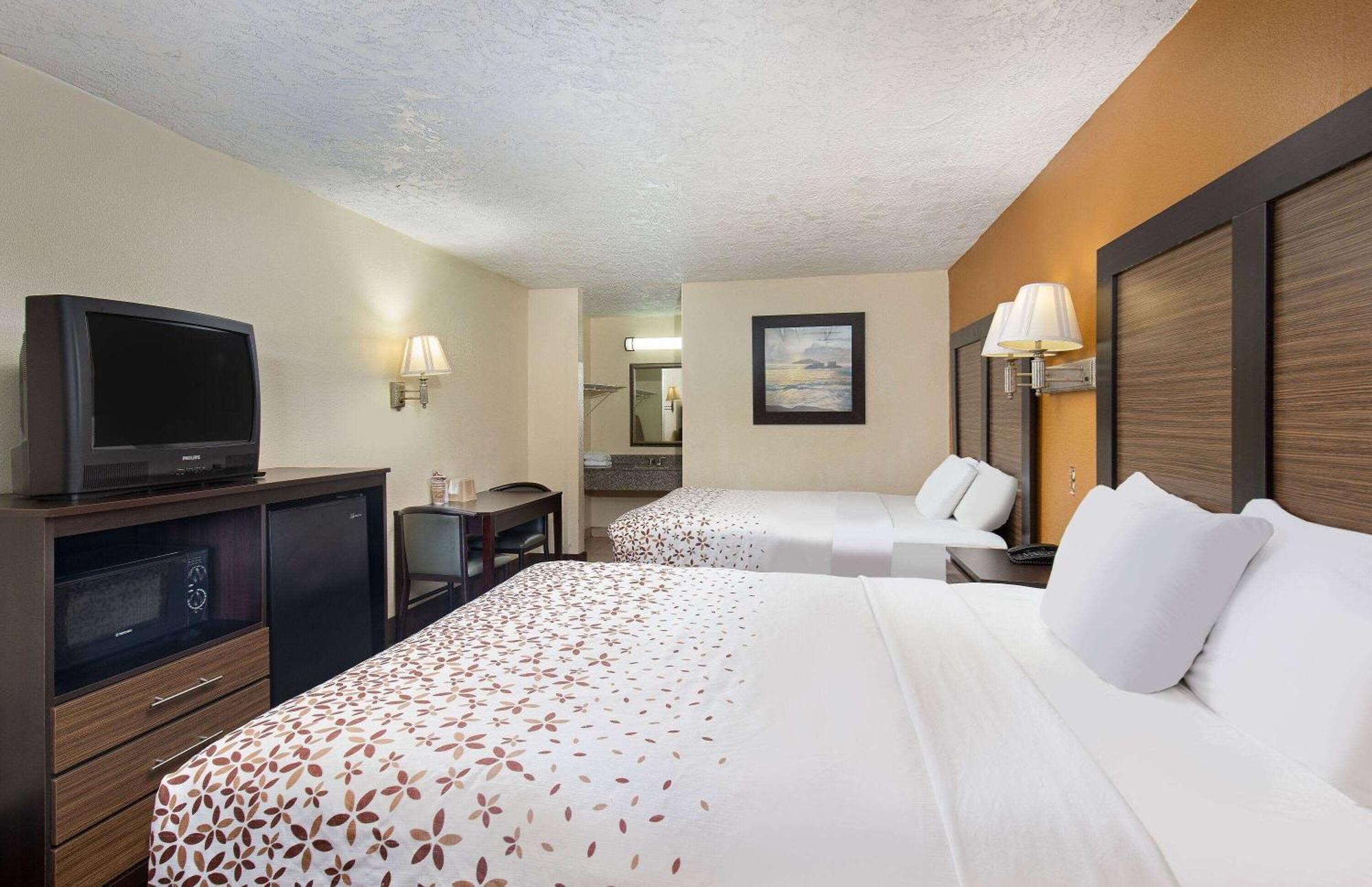 Americana Inn A Travelodge By Wyndham Pigeon Forge Exterior photo