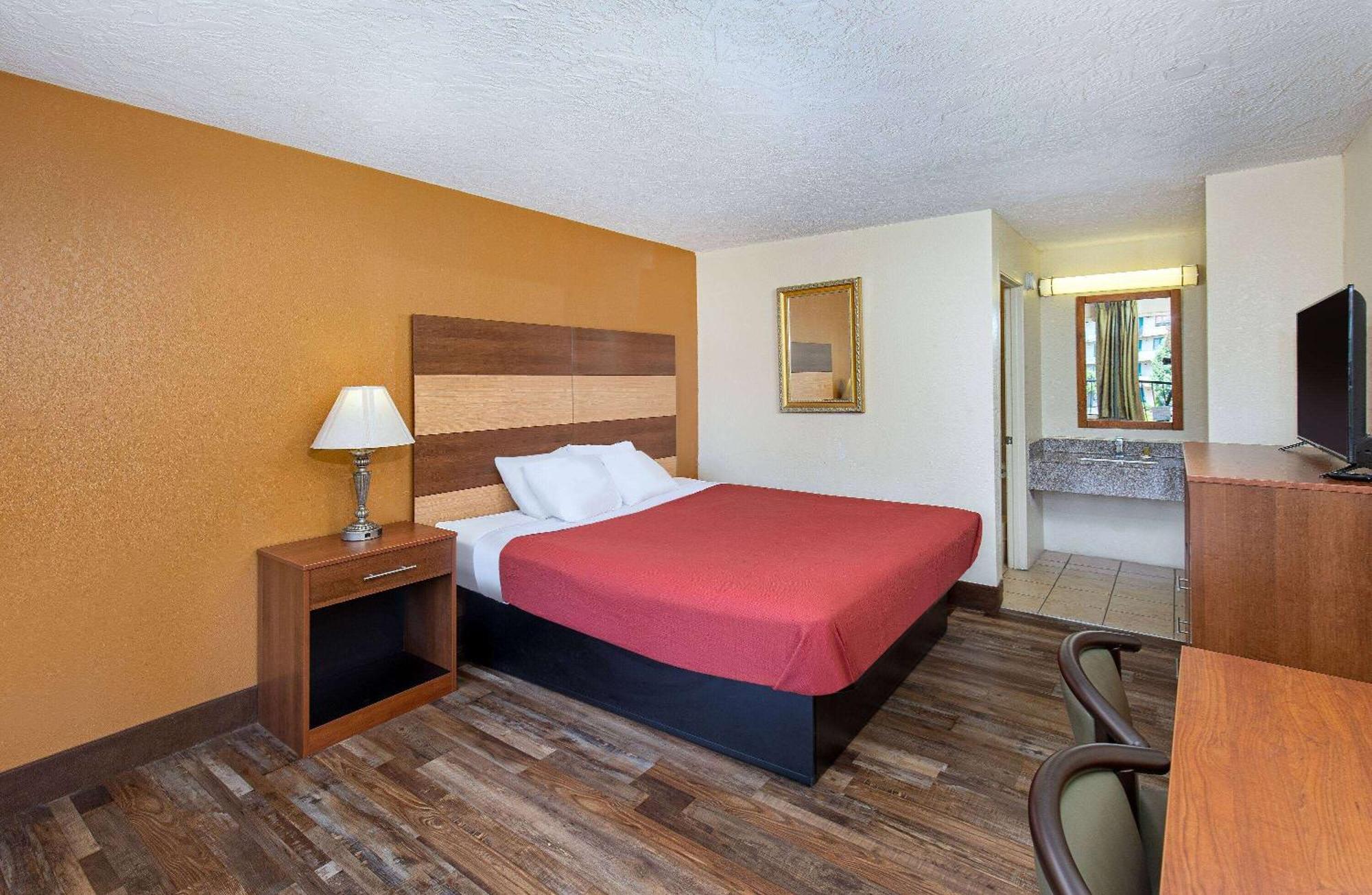 Americana Inn A Travelodge By Wyndham Pigeon Forge Exterior photo