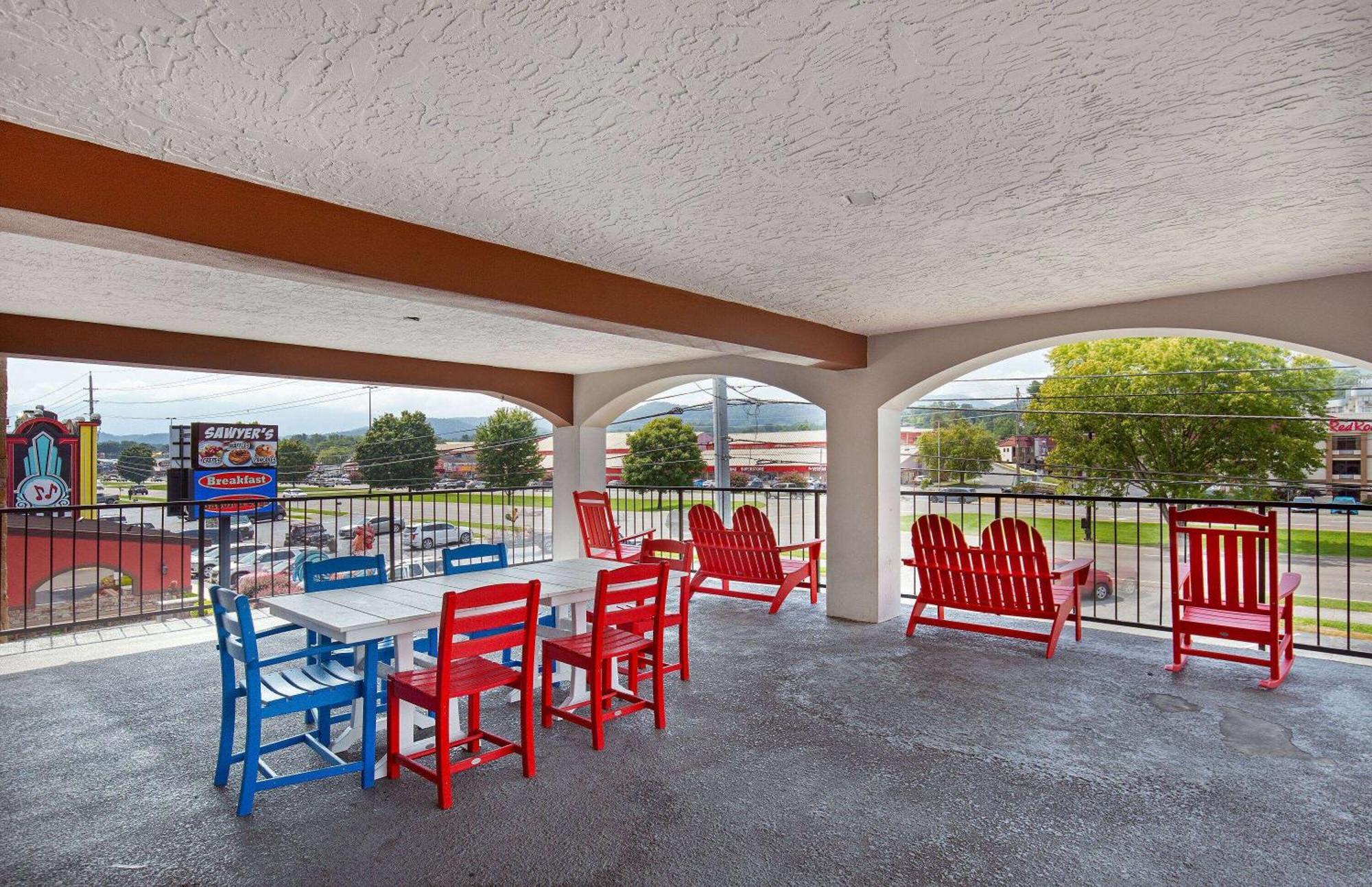 Americana Inn A Travelodge By Wyndham Pigeon Forge Exterior photo