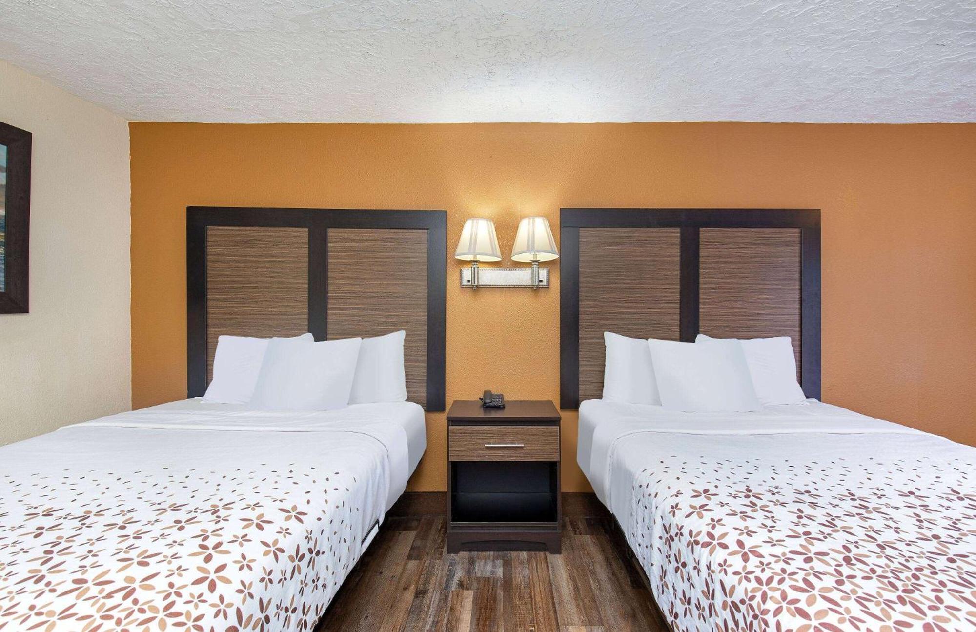 Americana Inn A Travelodge By Wyndham Pigeon Forge Exterior photo