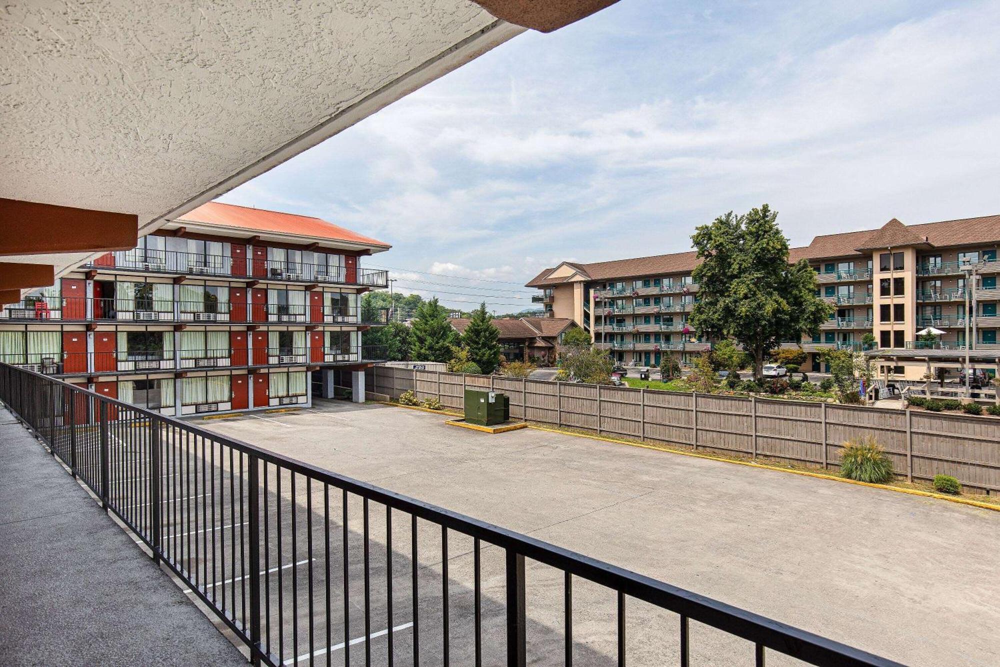 Americana Inn A Travelodge By Wyndham Pigeon Forge Exterior photo